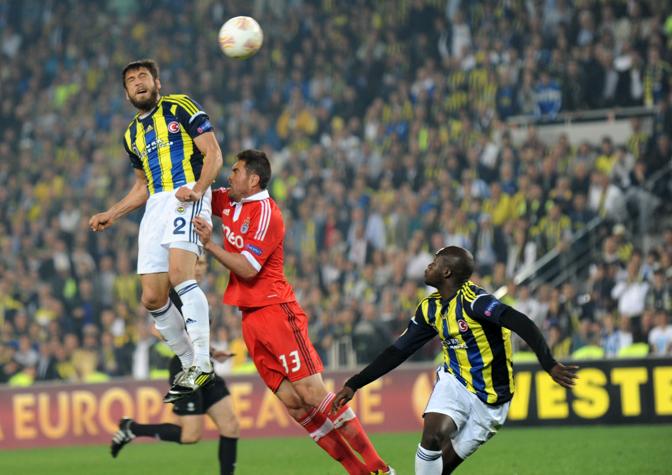 A spezzare l'equilibrio di Fenerbahce-Benfica ci pensa Egemen Korkmaz, al 26' della ripresa, che arriva il cielo e timbra l'1-0 per i turchi